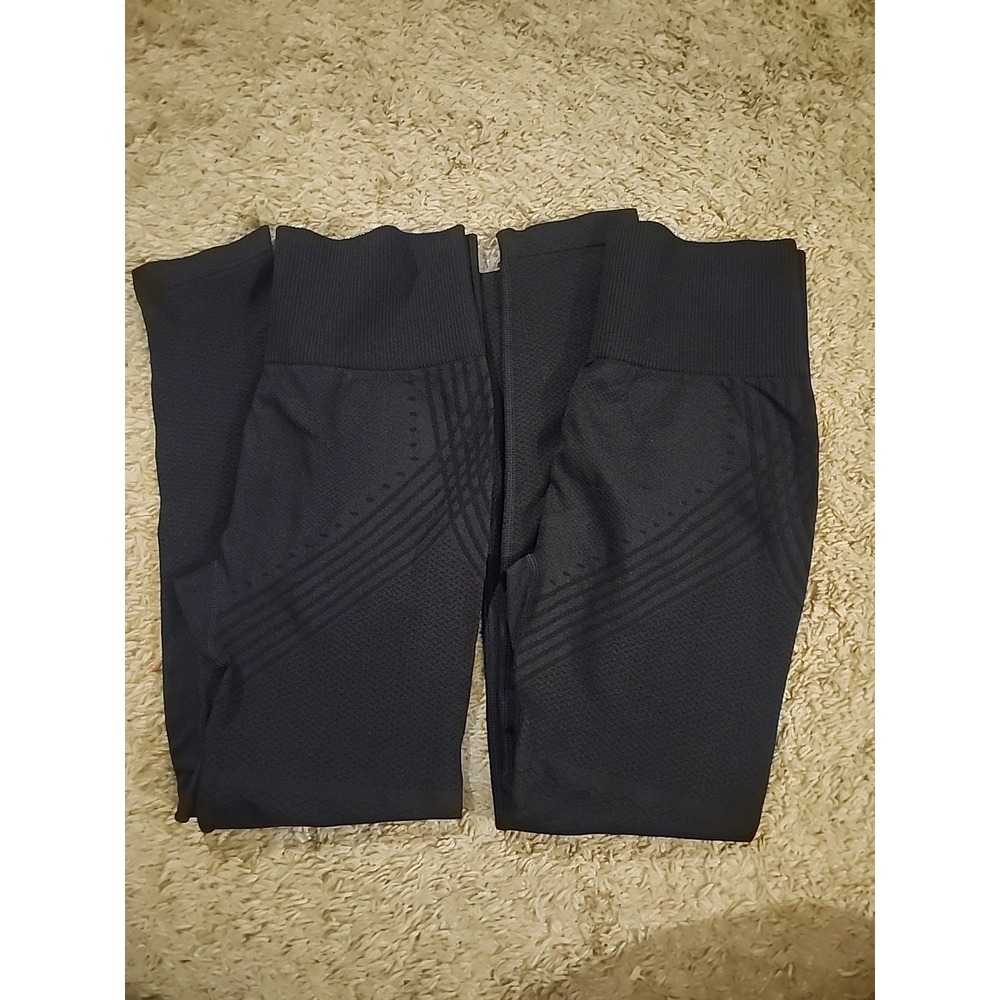 LOT of 2 Large buttlifting, Tummy Control, Scrunch leggings - NWOT